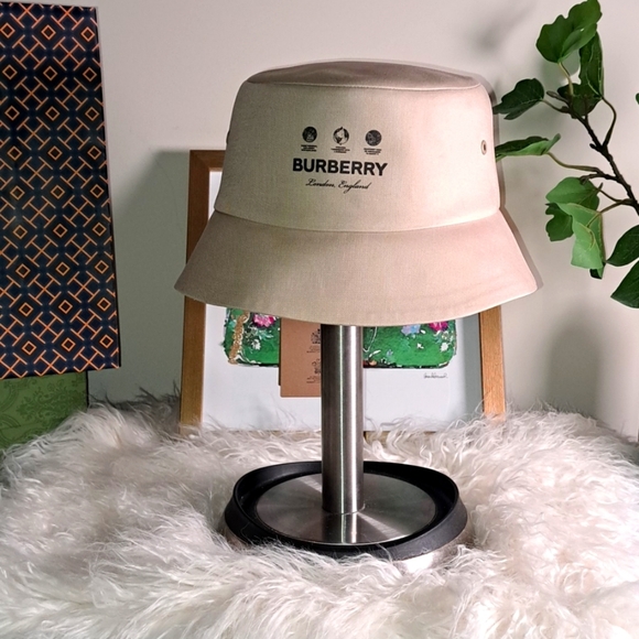 Burberry NWTs 3 Globe Logo Bucket Hat  Unisex - Picture 1 of 13